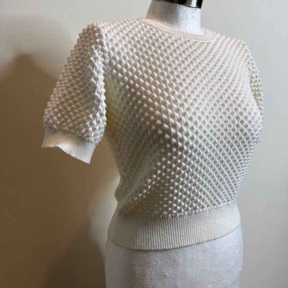 White top - Picture 4 of 5